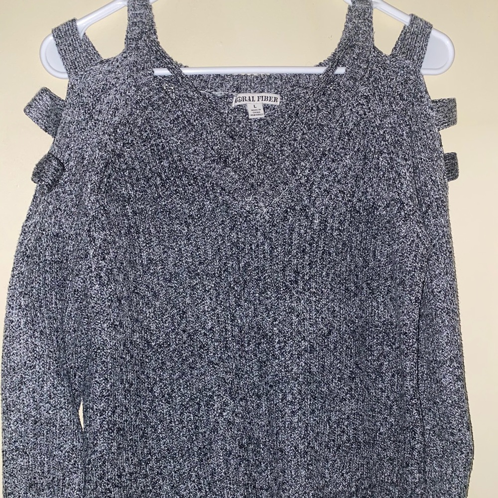Beautiful sweater! - Picture 2 of 2